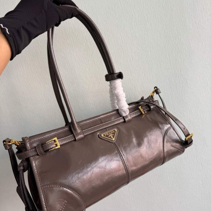 B**rry top handle bags